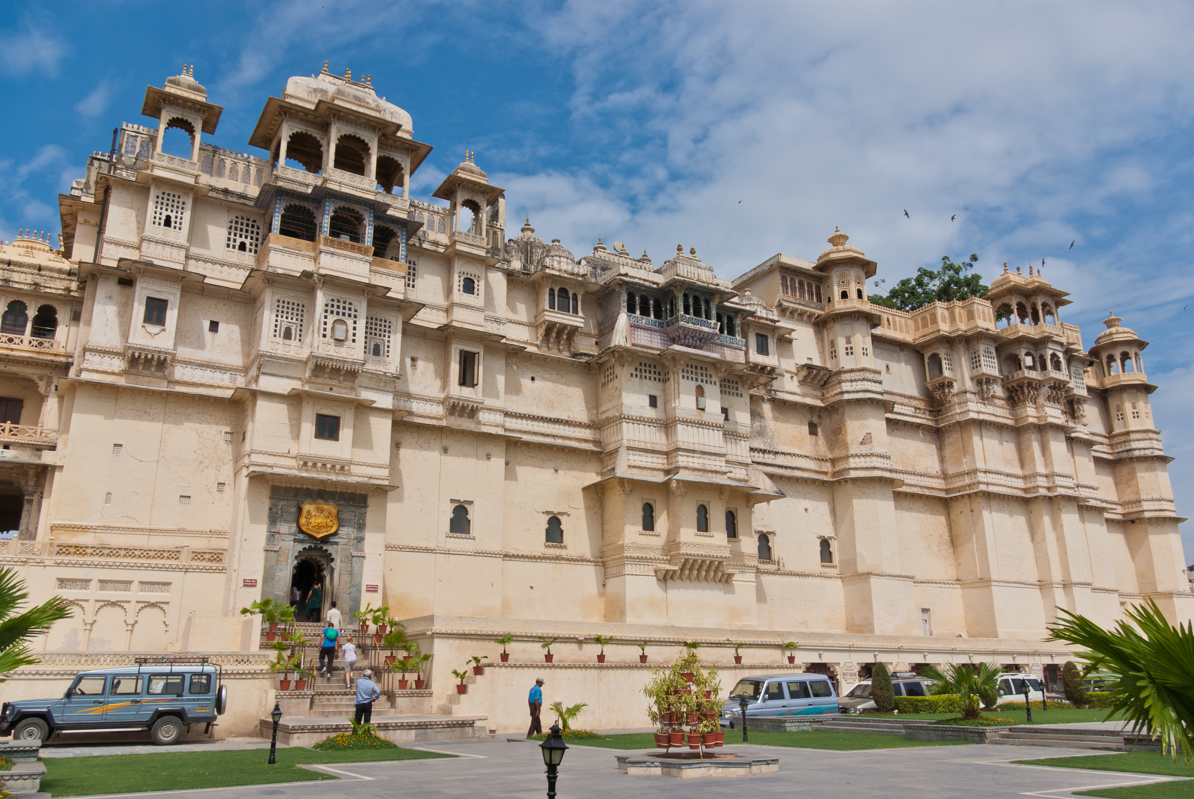 Explore the tales of history and beauty of nature in Udaipur