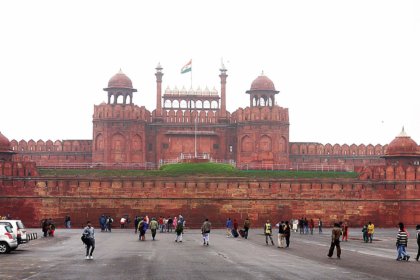 Red Fort Delhi: History, Timings, Entry fee, Tips, Attractions